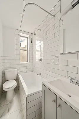 Bathroom, photo 2