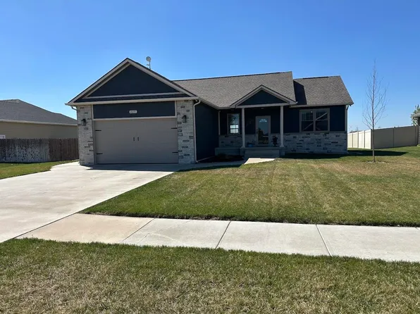 2231 Prairie Rose Dr, Great Bend, KS 67530