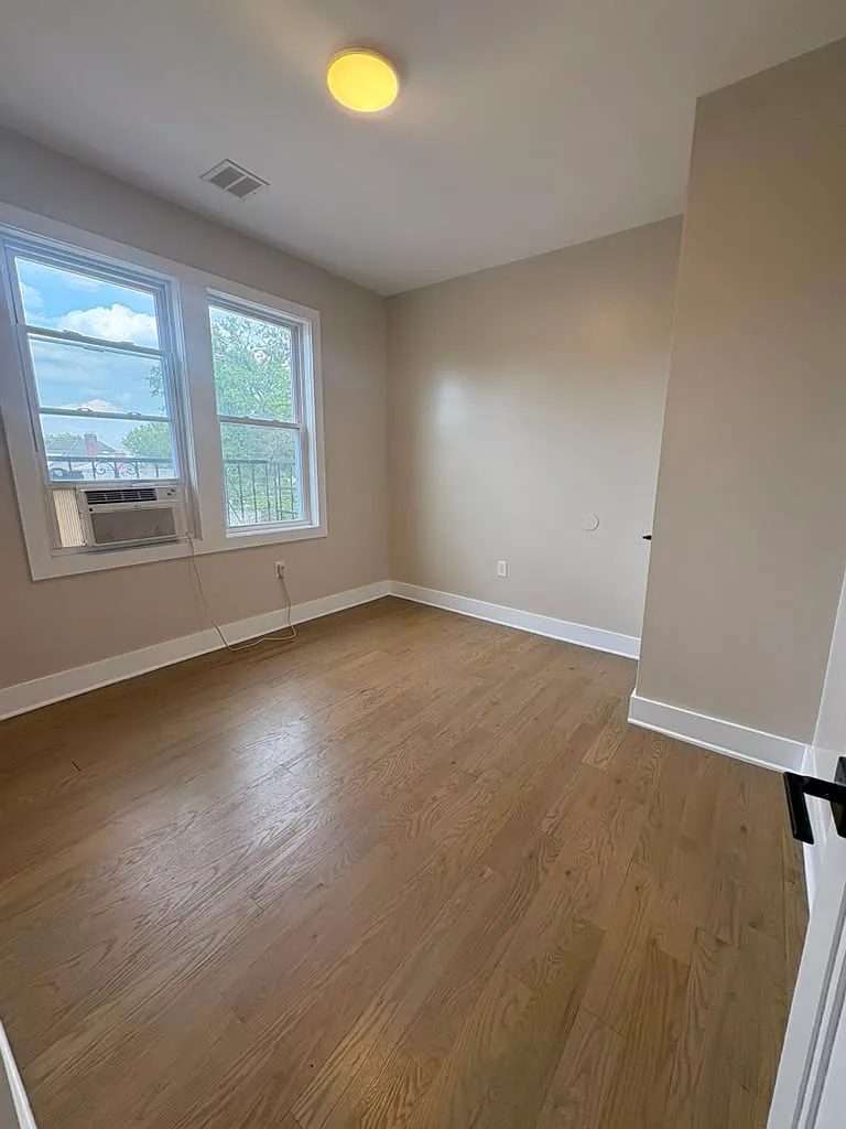 3 bed, $2,800 — Photo 2