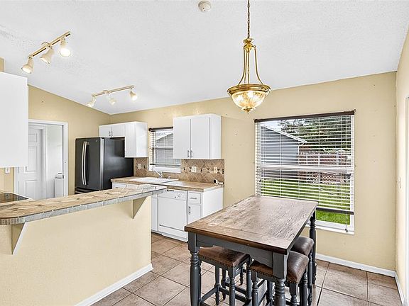 4th image of 232 KINGS POND AVENUE