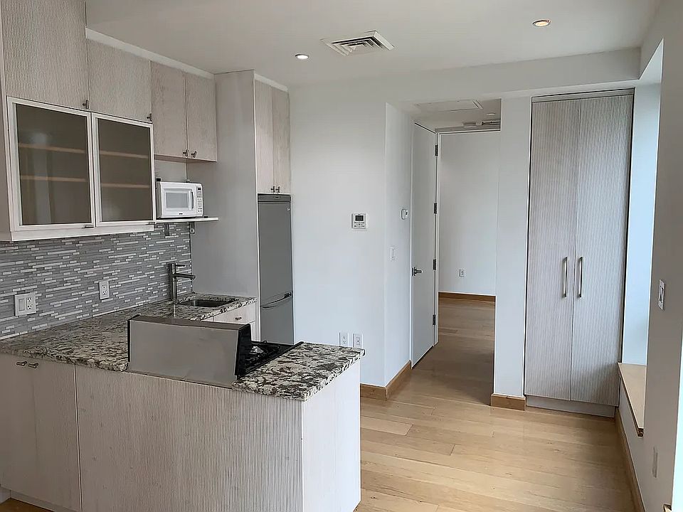 1st image of 132 E 30th St APT 6A