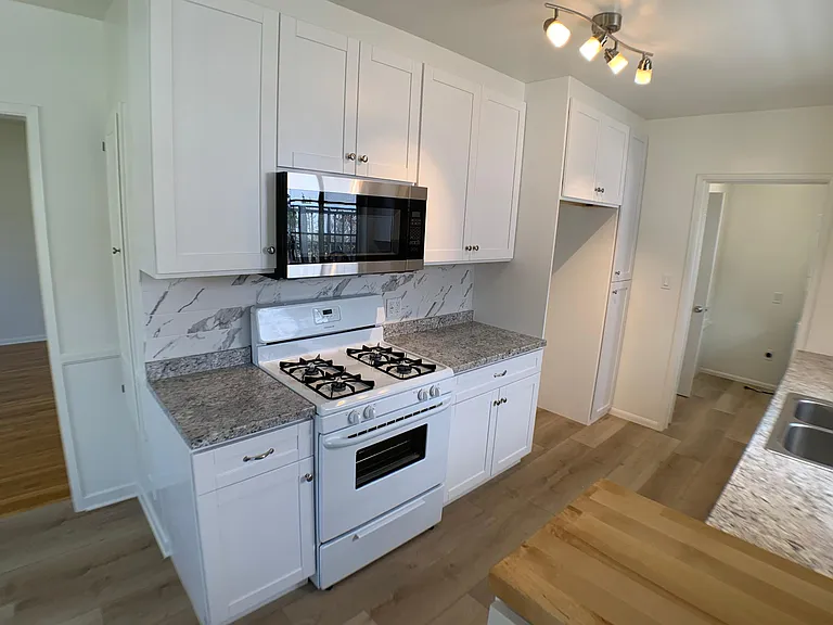 1526 Dixon St — Photo 11