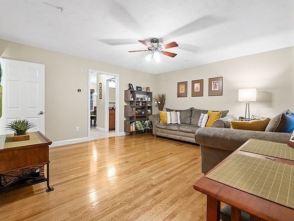 4th image of 400 Justin Dr Unit 2