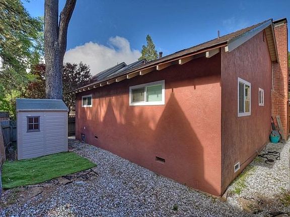 5th image of 351 Hemlock Dr