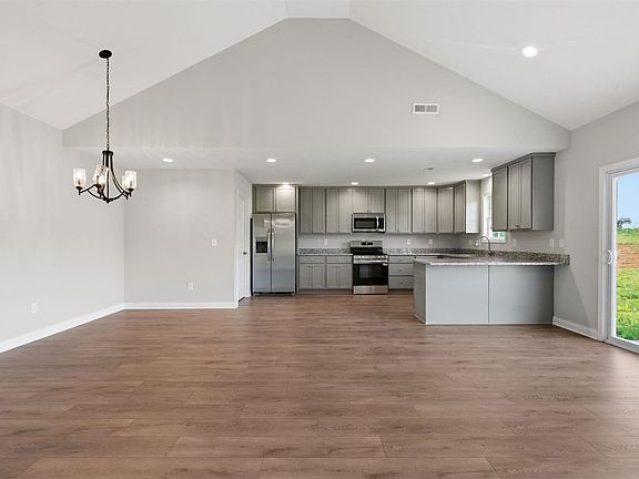 5th image of 77 Garden Way