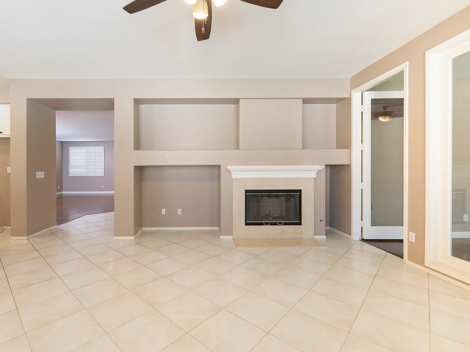 5 bed, 3683 sqft, $4,300 — Photo 3
