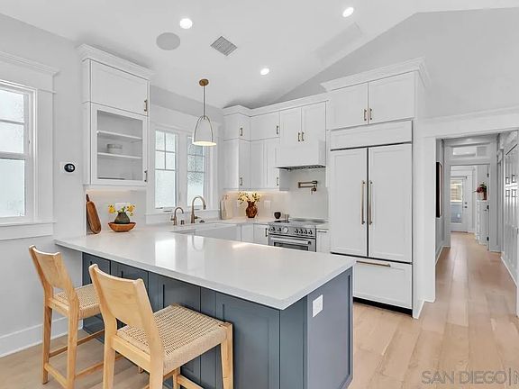 4th image of 943 F Ave