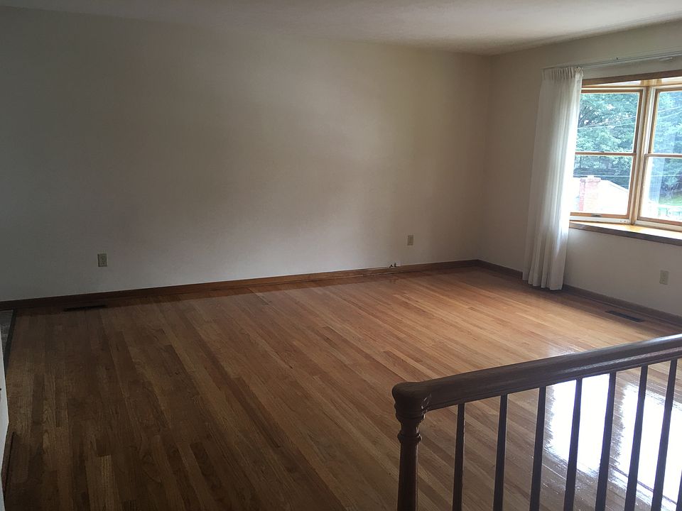 1st image of 923 Upton Dr