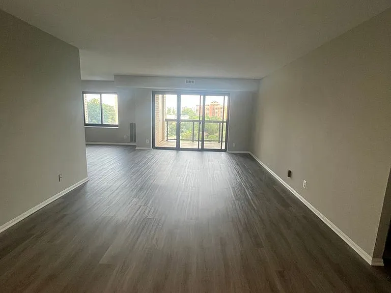 307 Yoakum Pkwy #809 — Photo 6