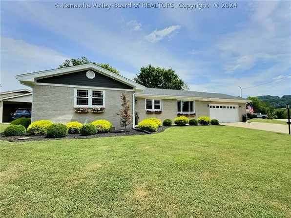 139 Shawnee Est, Winfield, WV 25213