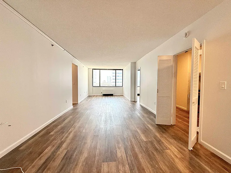 45 River Dr S #1906 — Photo 1