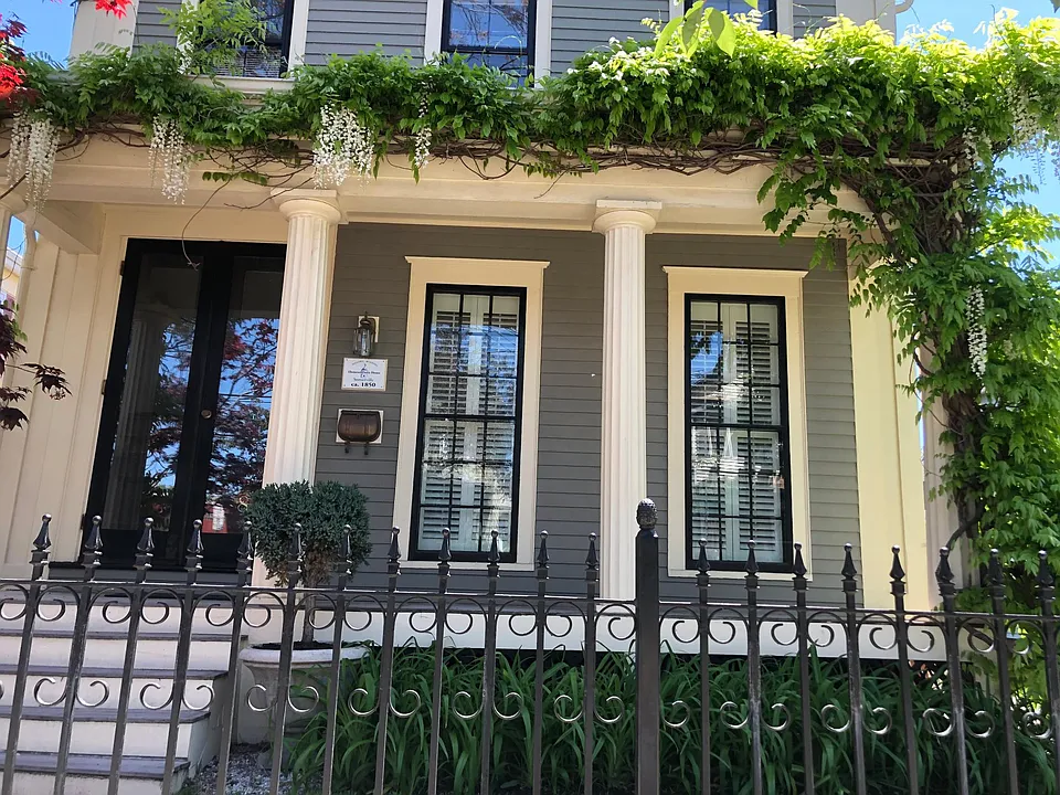8 Mount Vernon St #2