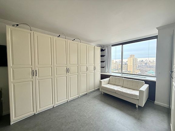 3rd image of 111 W 67th St APT 22K