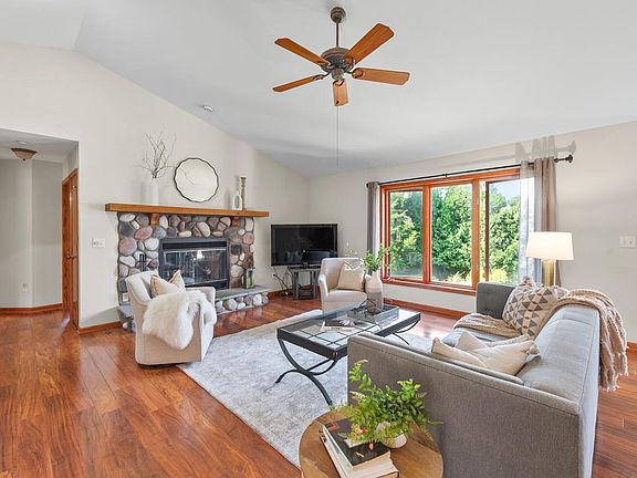 3rd image of N26W27080 Prospect AVENUE