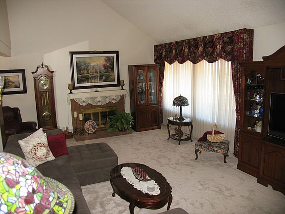 5th image of 728 Adirondack Ave