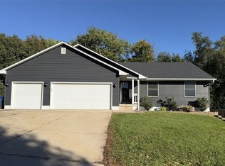 4113 Bay View Ct, Des Moines, IA 50320