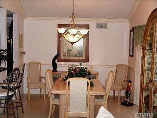 3rd image of 34 Saddlebrook Ct