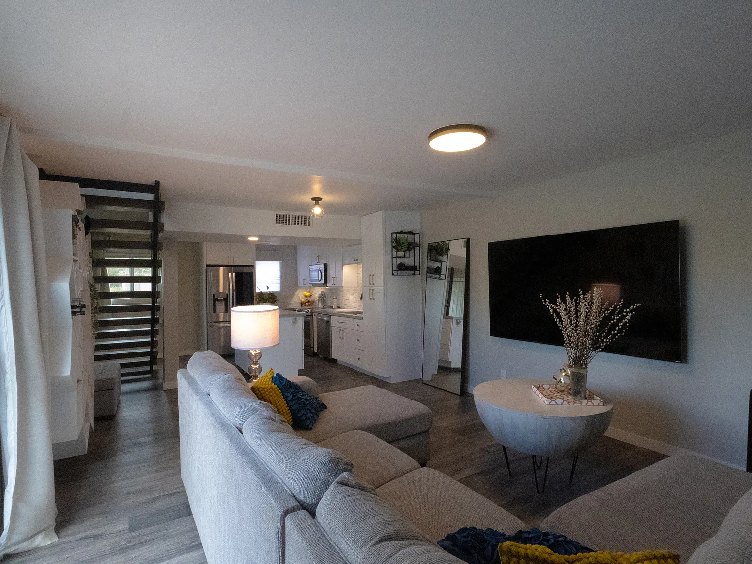 2 bed, 1.5 bath, 925 sqft, $2,350 — Photo 4