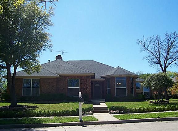 3rd image of 1821 Knob Hill Dr
