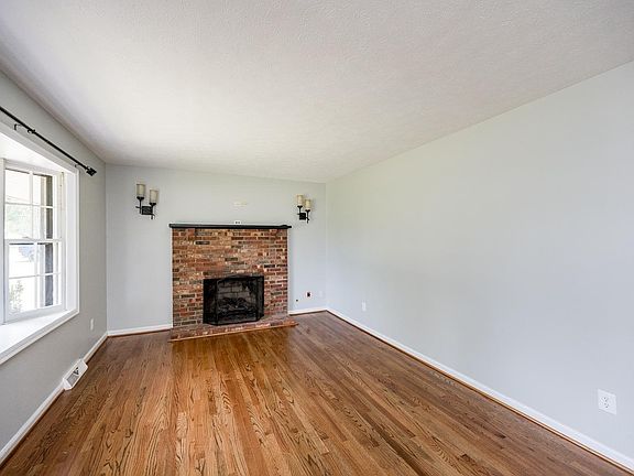 3rd image of 251 Arrowhead Dr