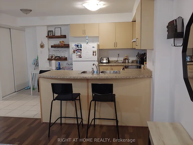 310 John St #162 — Photo 14