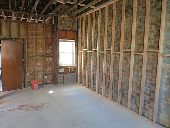 5th image of 2245 33rd St