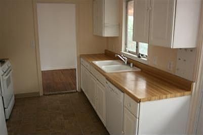 4th image of 4610 N Fruit Ave
