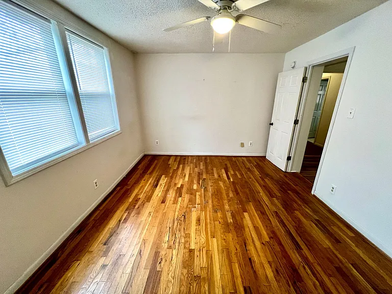 2323 Stark St #A — Photo 13