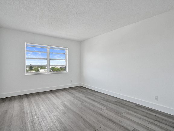 3rd image of 900 NE 18th Avenue #1004