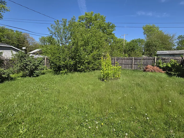 1260 E Johns Ave — Photo 4