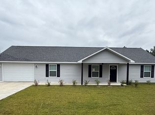 1135 Black Hawk Dr, Waynesville, GA 31566