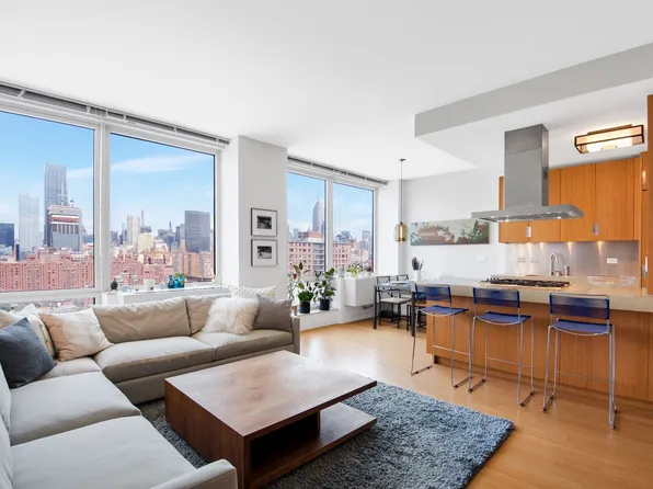 450 West 17th Street image 1 of 5