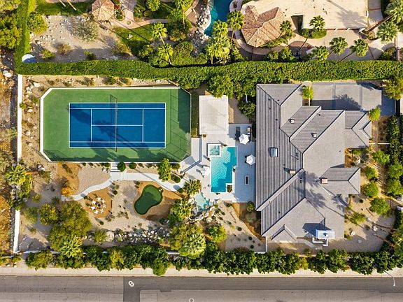 3rd image of 594 W Stevens Rd