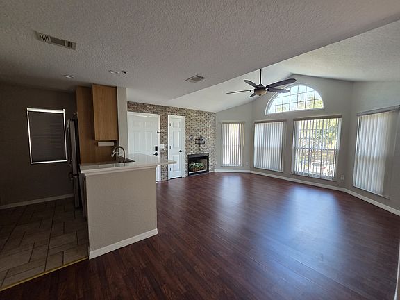 3rd image of 682 Youngstown Pkwy APT 332