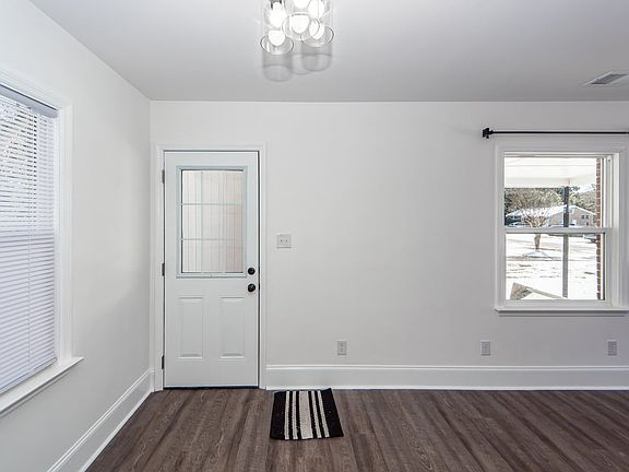 5th image of 4742 Farmal St