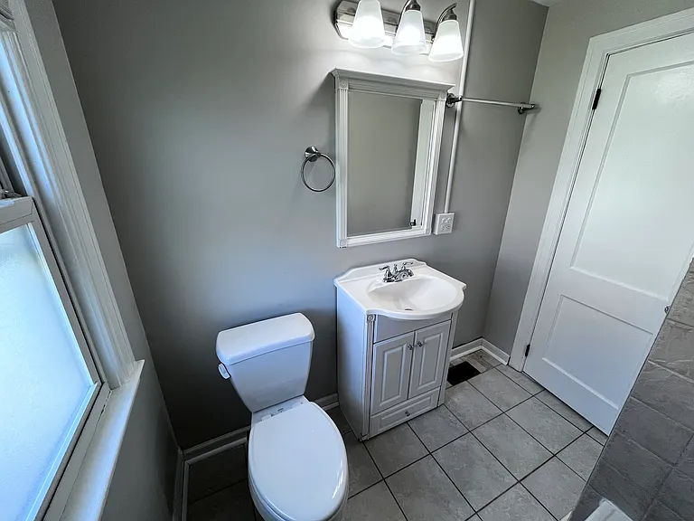 85 Royal Pkwy W — Photo 18