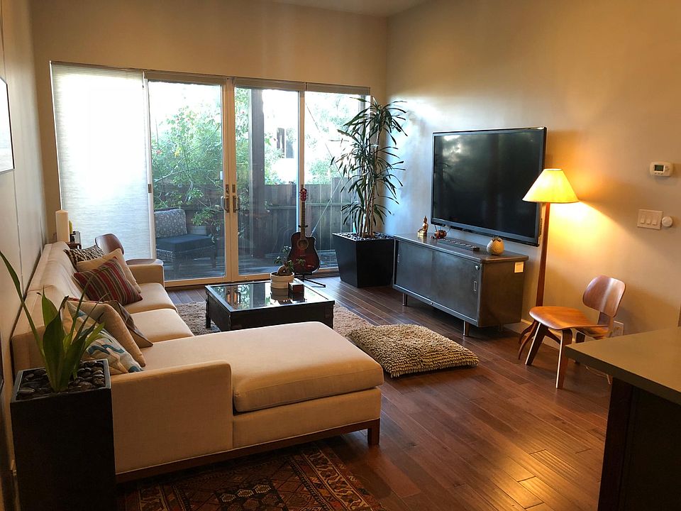 1st image of 241 Collingwood St