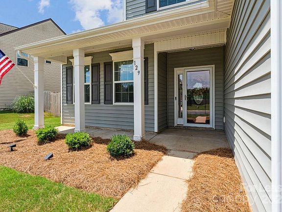 3rd image of 129 Tasman Dr