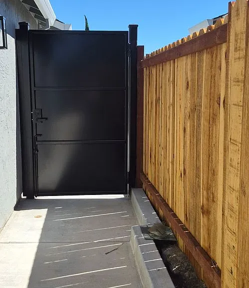 132 Hyannis Ct — Photo 36