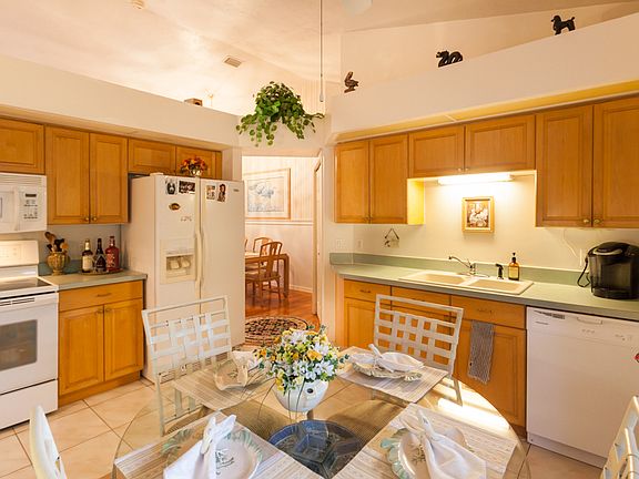eat in kitchen