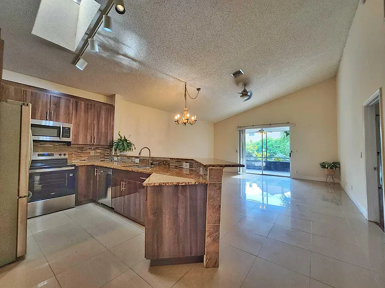7705 Forest Green Ln — Photo 5