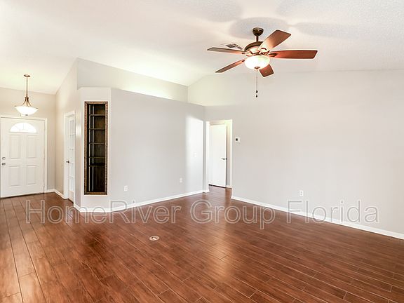 4th image of 310 Glenridge Loop N