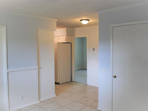 5th image of 104 E Salem Dr