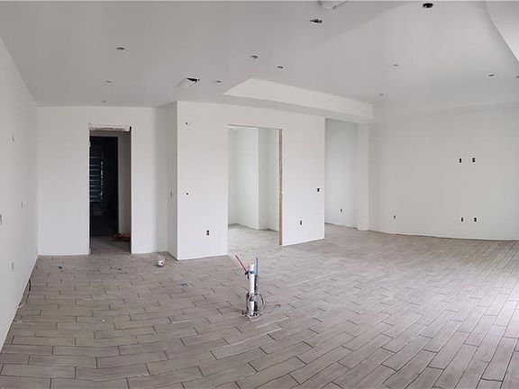 3rd image of 468 NE Juanita Pl