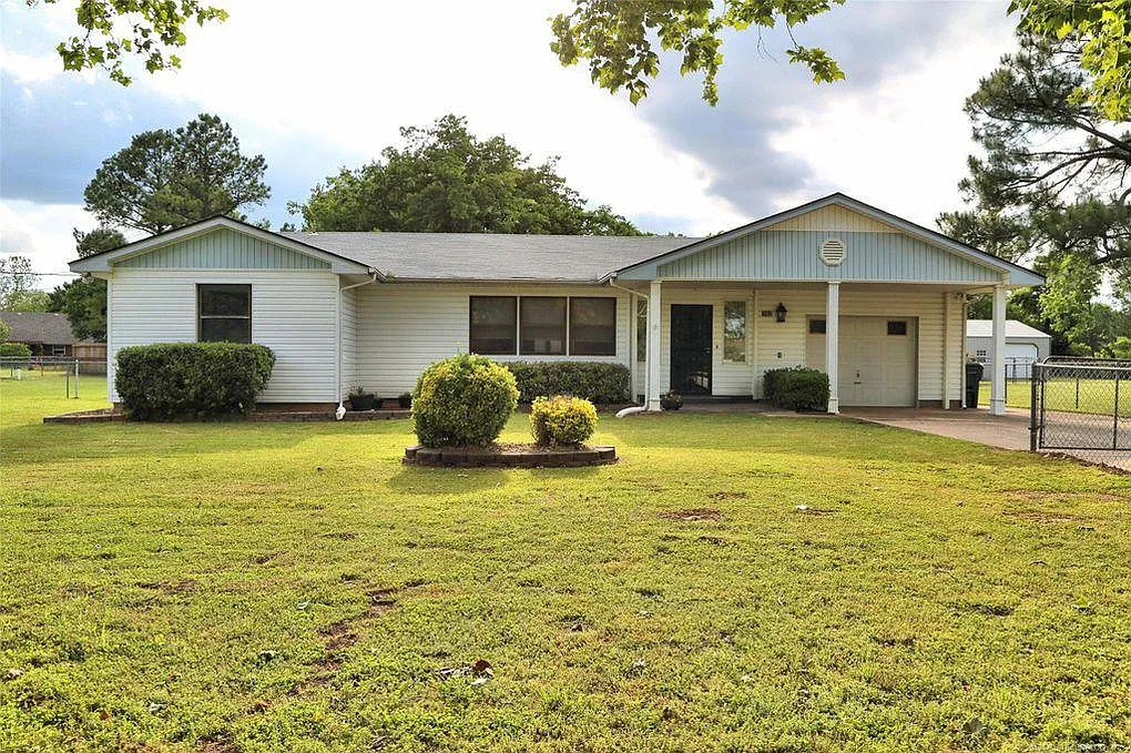 2 bed, 1.5 bath, 1468 sqft, $1,400 — Photo 1