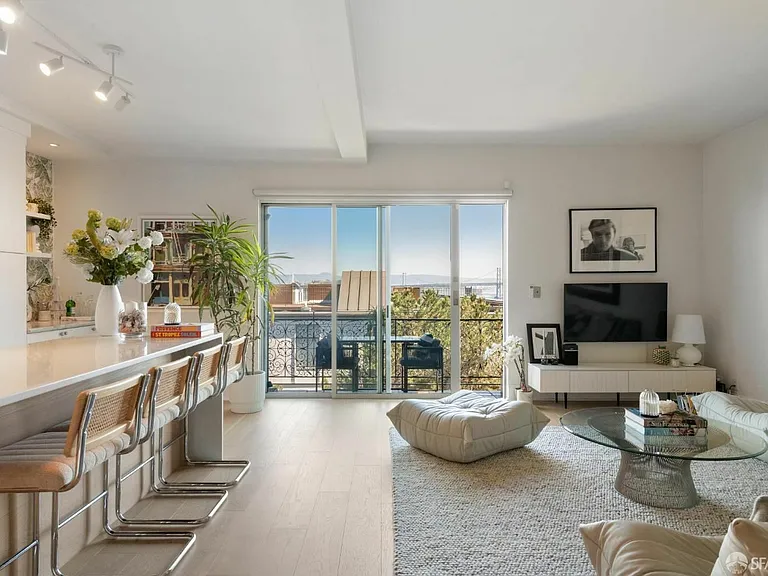 1407 Montgomery St #2 — Photo 4