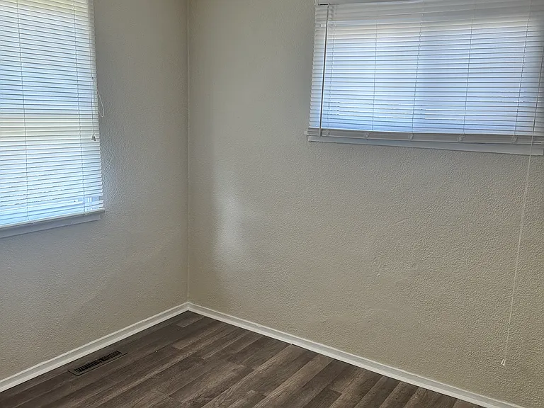 2215 Durand St — Photo 13