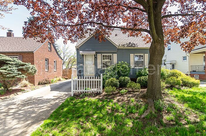 1st image of 2075 Ferndale Ave