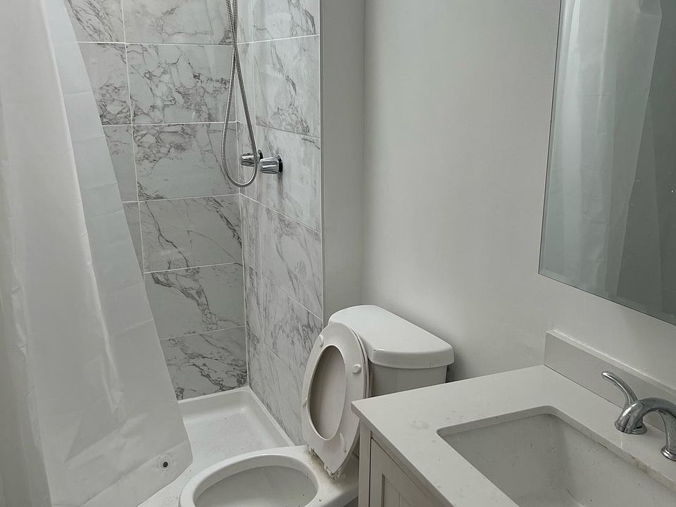 1st image of 2302 Oak St APT 6
