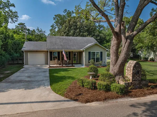 407 E 9th St, Adel, GA 31620